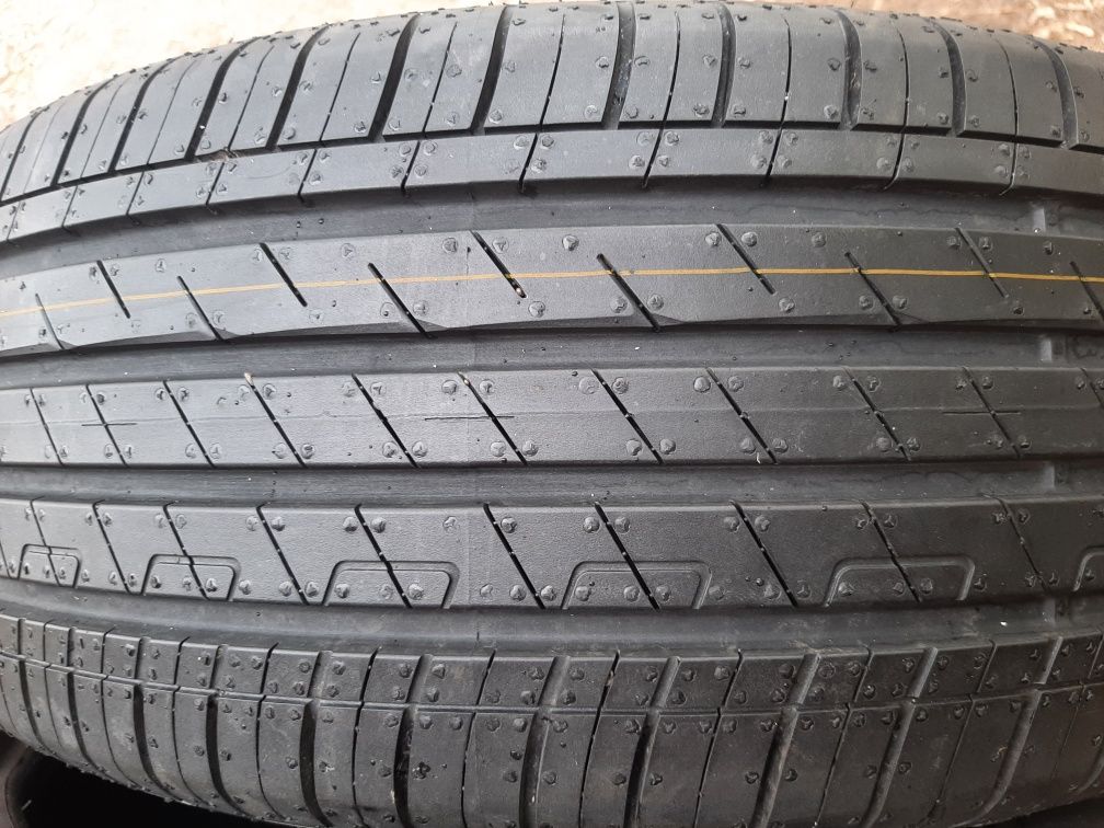 Продам шины 215/55/17 новые