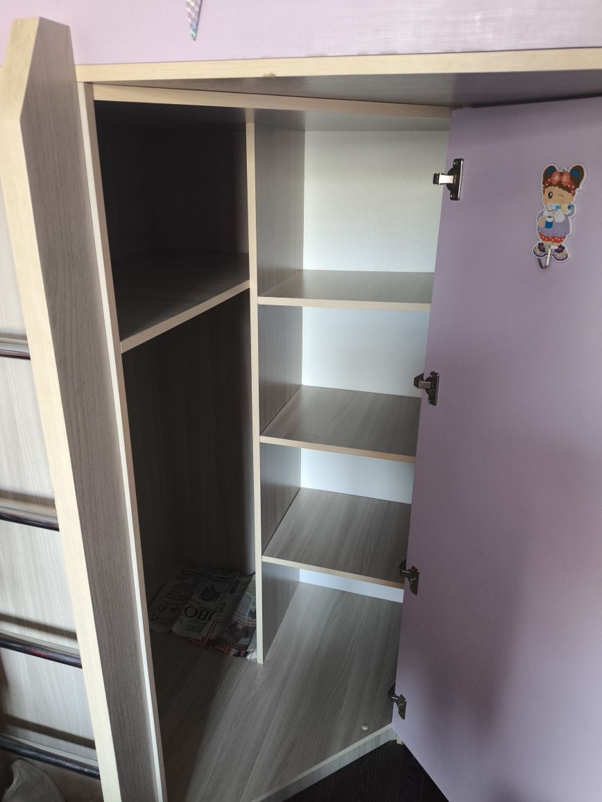 Продам кровать чердак с матрасом