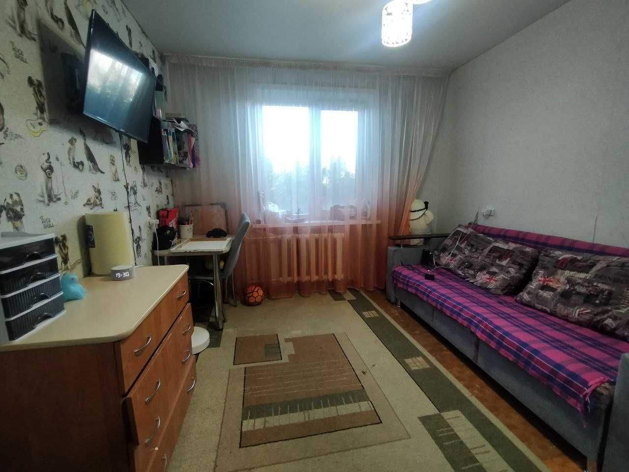 Продажа двухкомнатной квартиры в 19 м/р-не в доме 1993 г.п.
