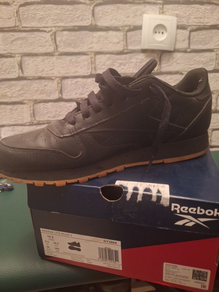 Продам  мужской кроссовки Reebok
