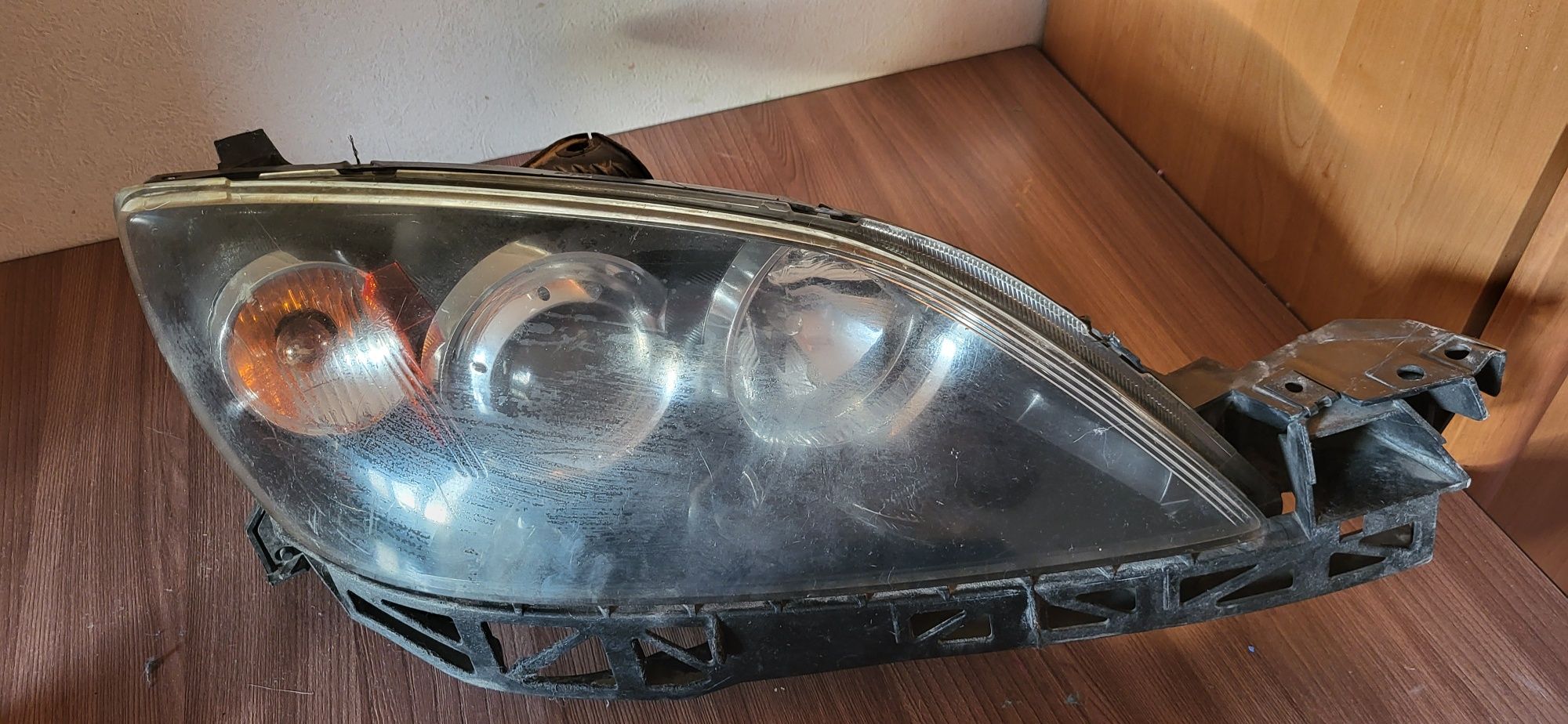 Продам фару на мазду 3