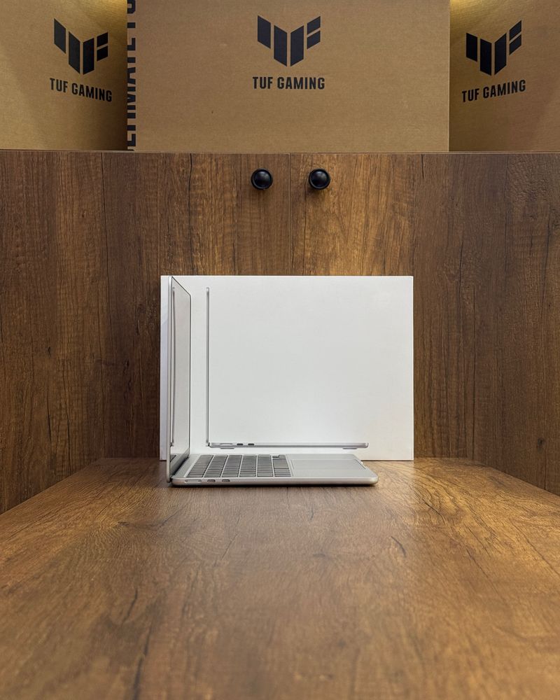Ноутбук Apple MacBook Air 13 2022 / M2 / 8GB / 256GB