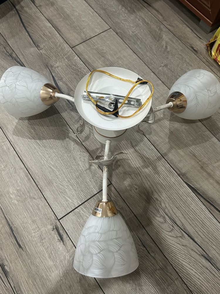 Продам красивую люстру