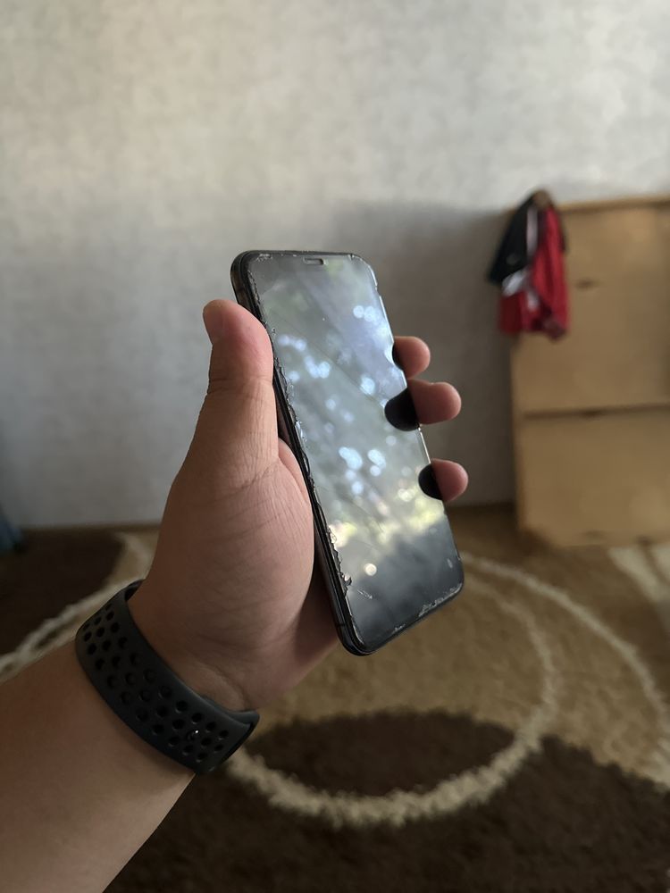 Продам Iphone xs черного цвета