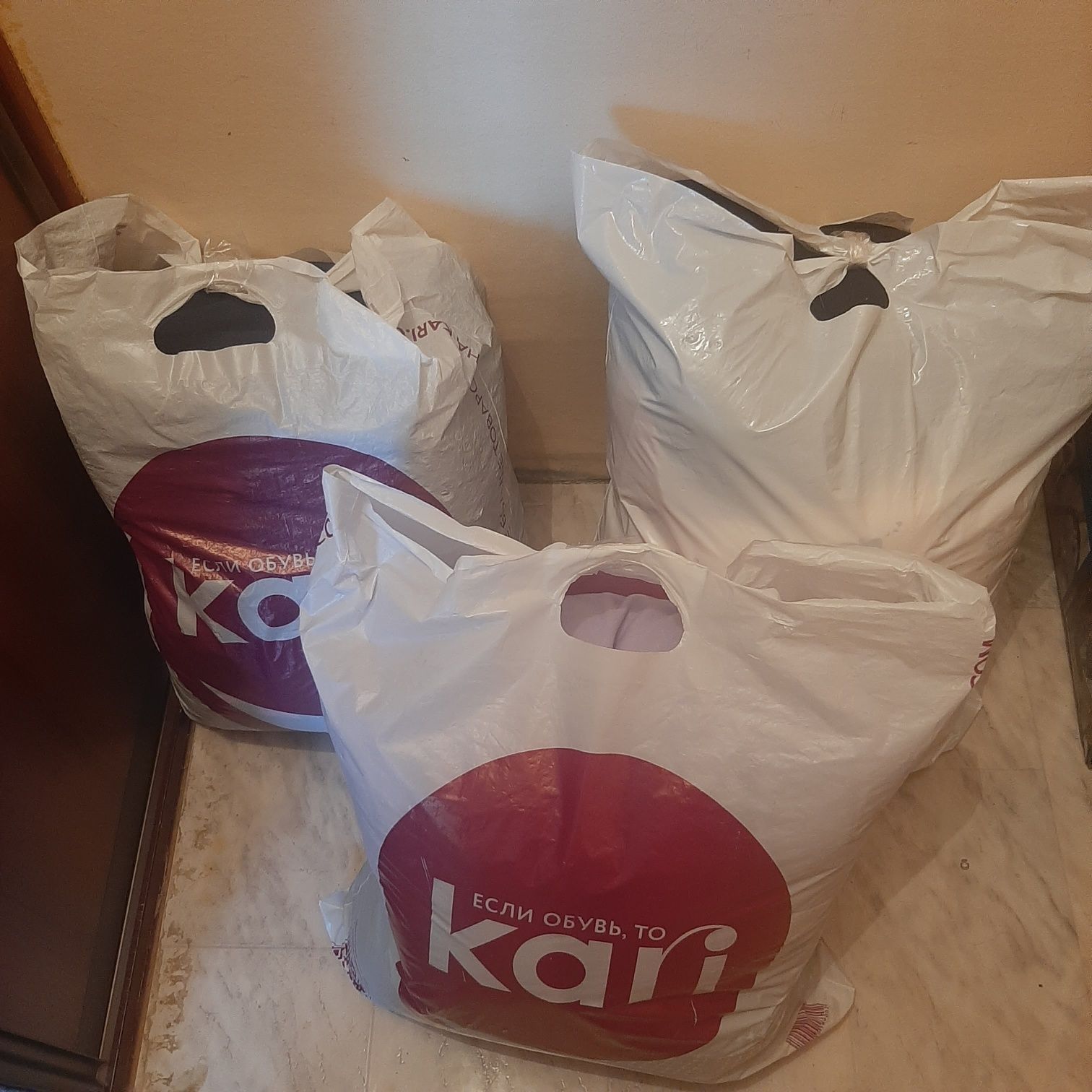 Срочно отдам все куртки на девочку