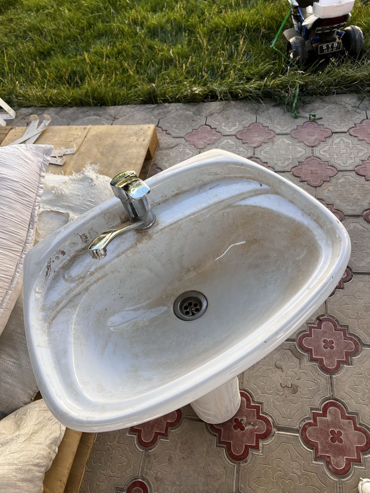 Продаем раковину со смисителем