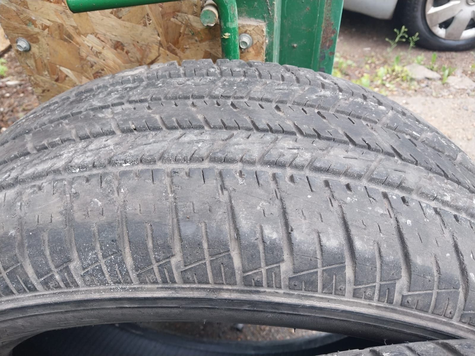 2 шины летние Firestone.