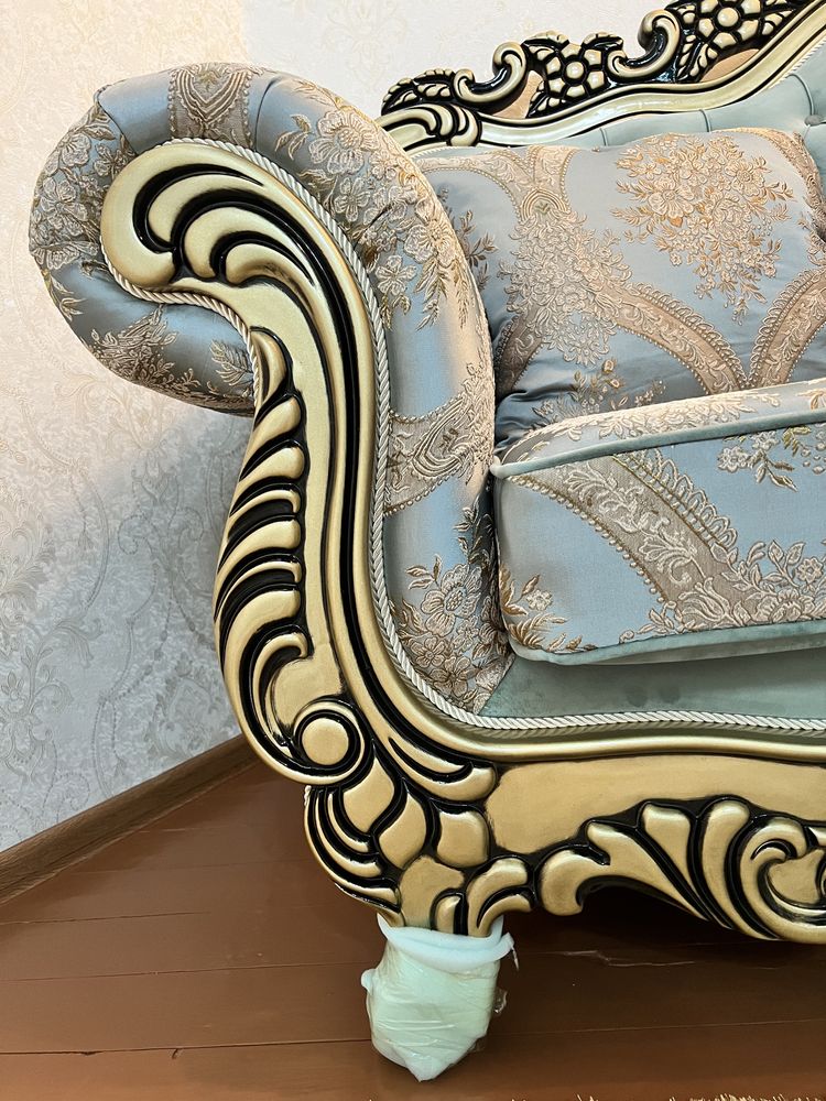 Королевский диван Корона