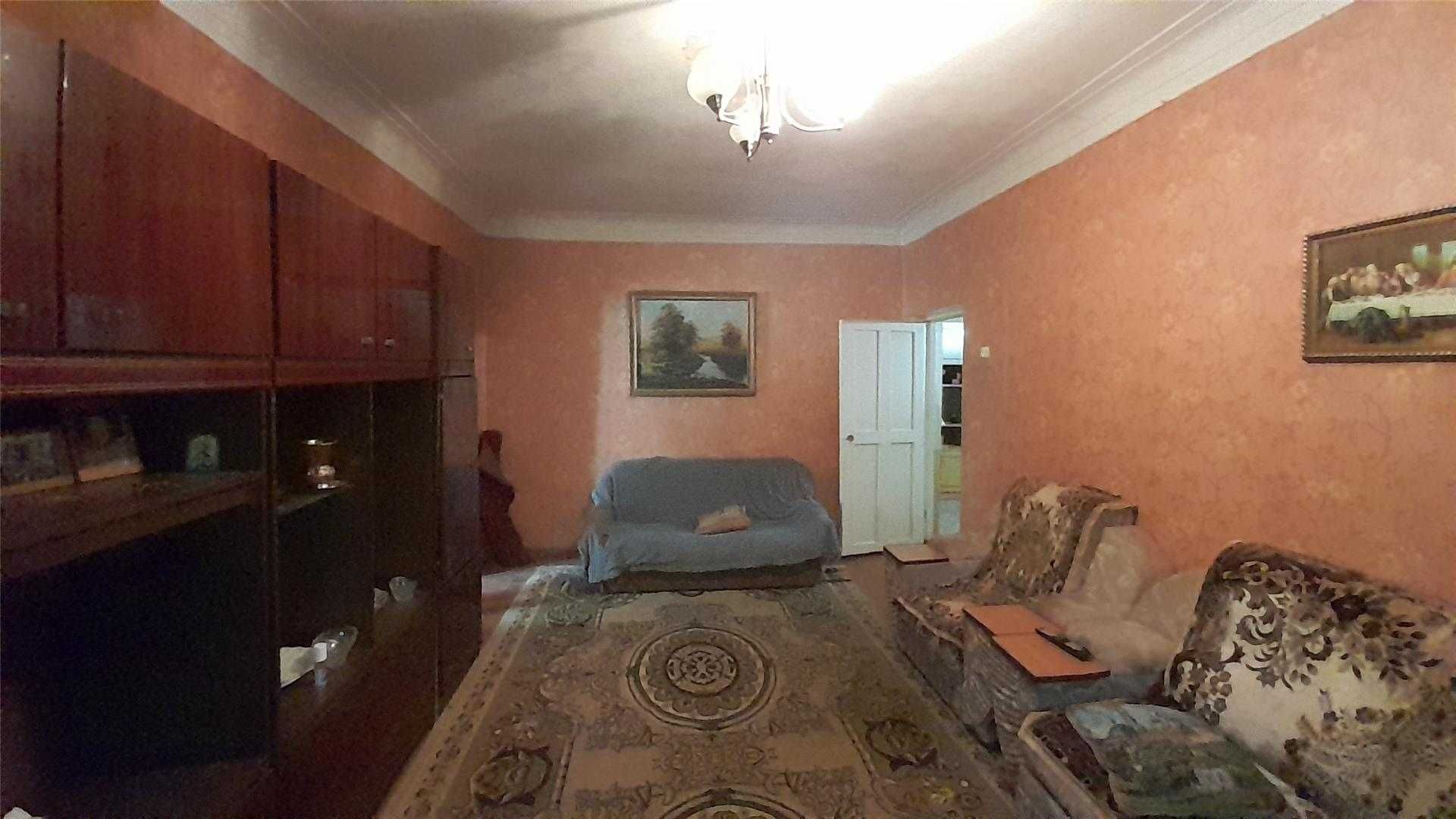 Продам 3 комн кв болгарского типа в старом городе.
на 1 эт 2 эт дома .