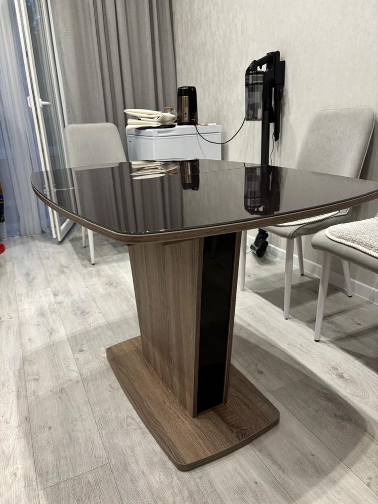 Продам стол отличного качества
