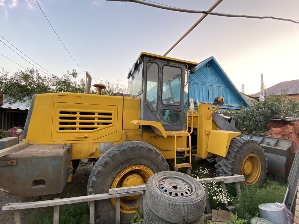 Продам фронтальный погрузчик