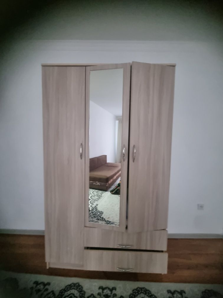 Продам шкаф в отличном  состояние