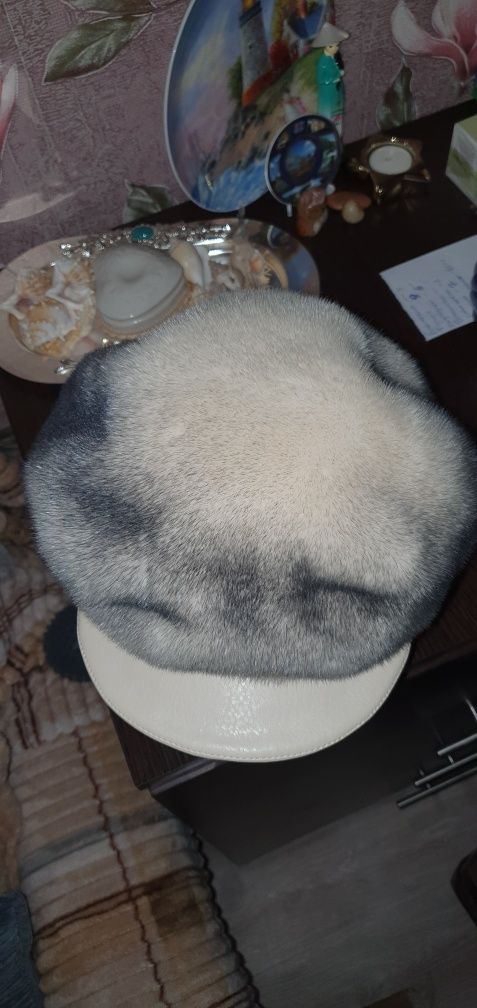 Продам норковое женское  кепи. Очень красивое.