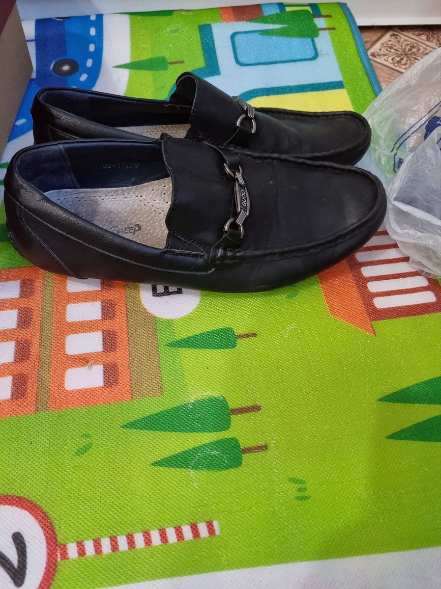 Продам туфли для мальчика