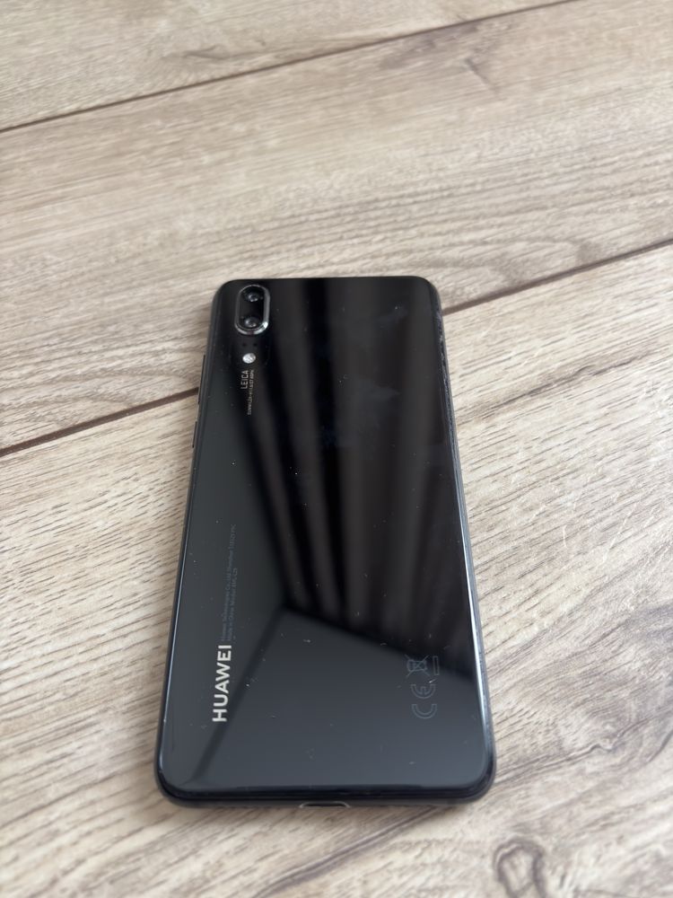 Телефон Huawei P20
