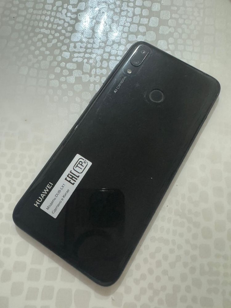Huawei Y7 2019 смартфон