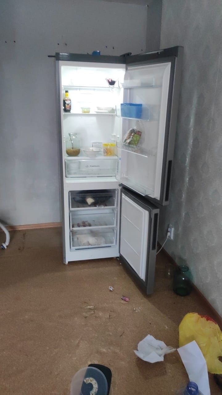 Холодильник серый