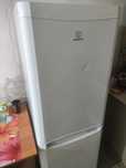 Срочно продам холодильник indesit