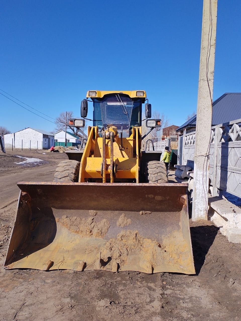 продам фронтальный погрузчик 3 тонник