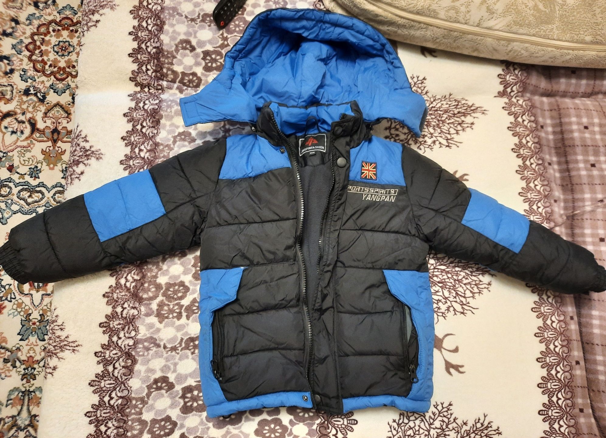 Продам куртки, каждая по 2500 тенге