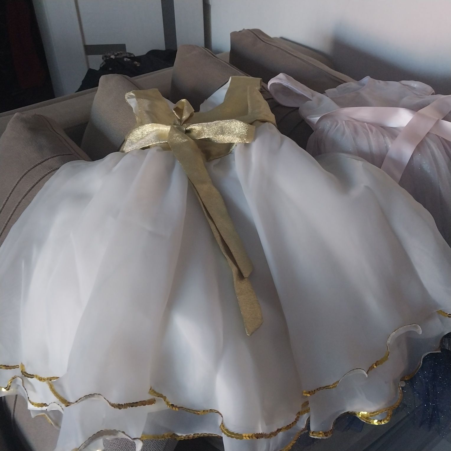 Продам платья детские