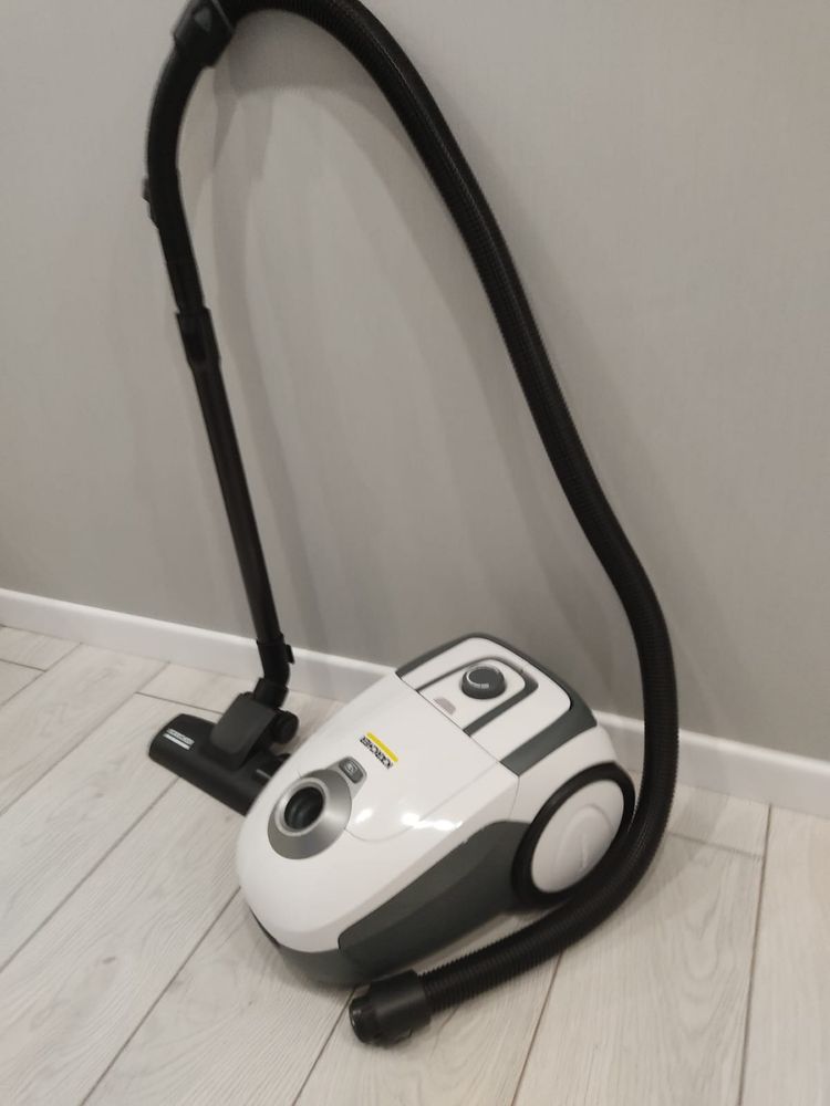 Пылесос Karcher VC 2 Premium белый