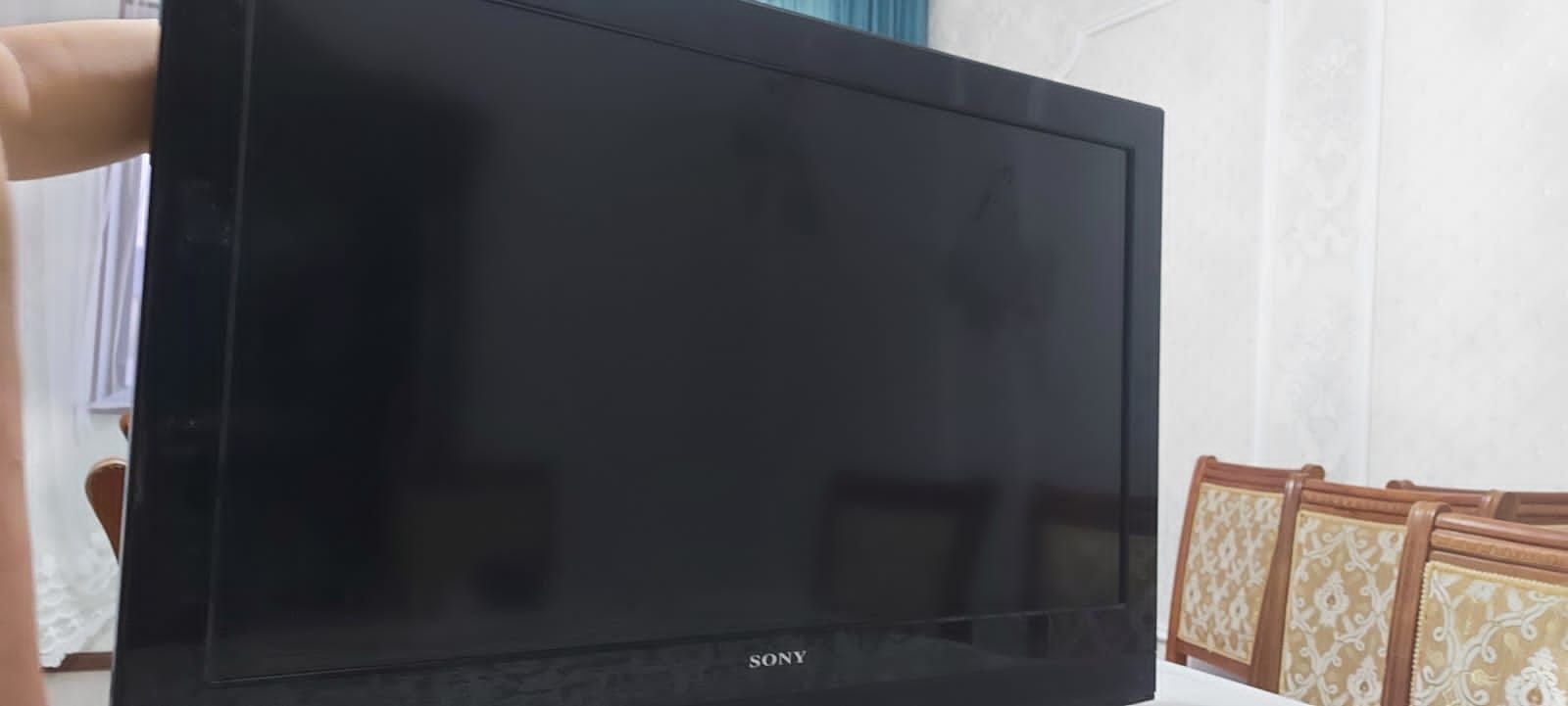 Продается телевизор sony bravia б/у.
С боку можно подключить флешки, ю