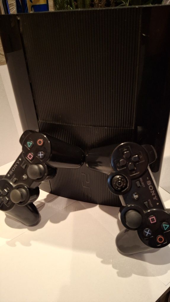 Sony Playstation Super Slim.