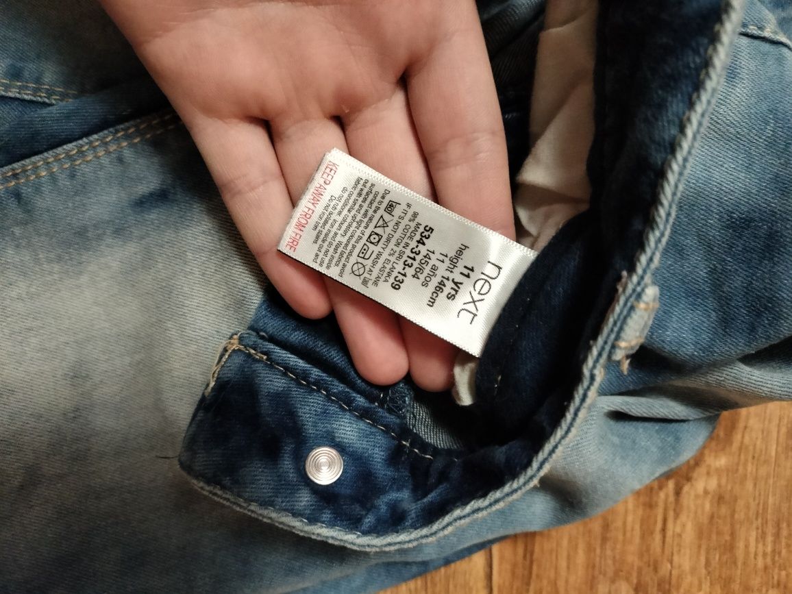 Продам джинсы на девочку