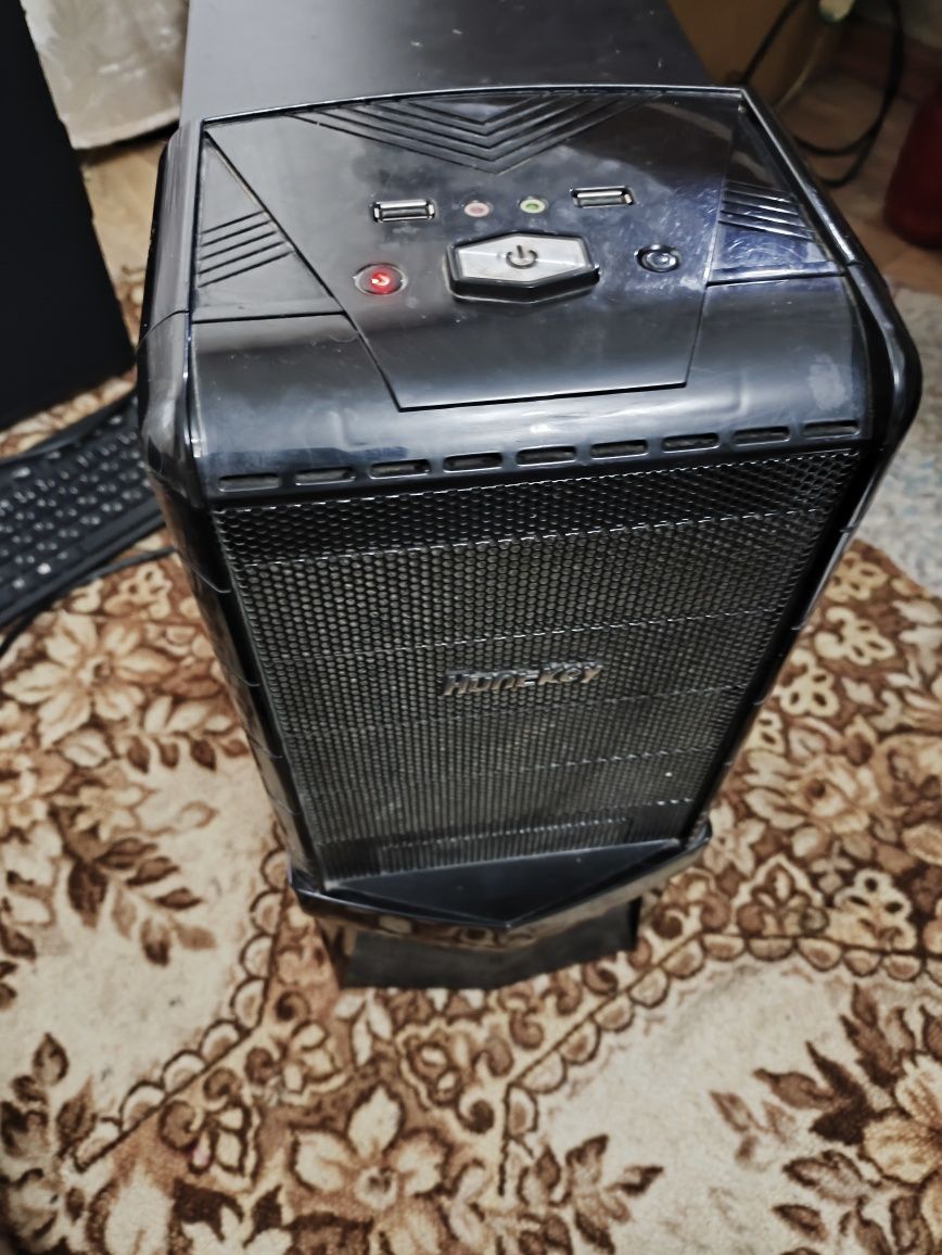 Комп в хорошем состояние  ПК с g210 1gb