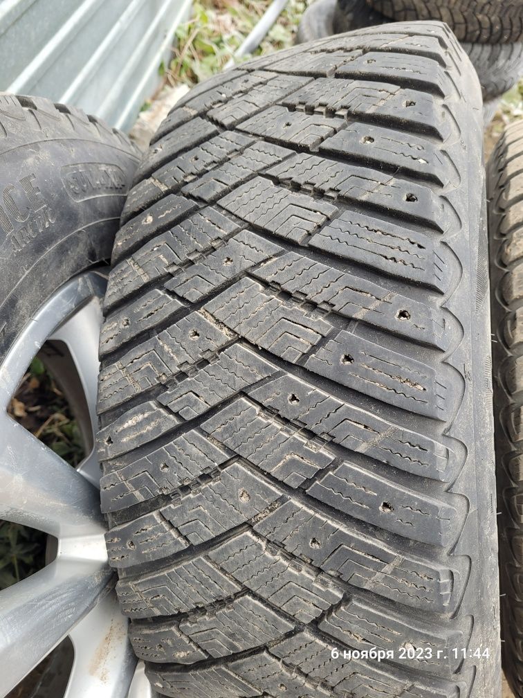Зимние шины 255/60 R18
