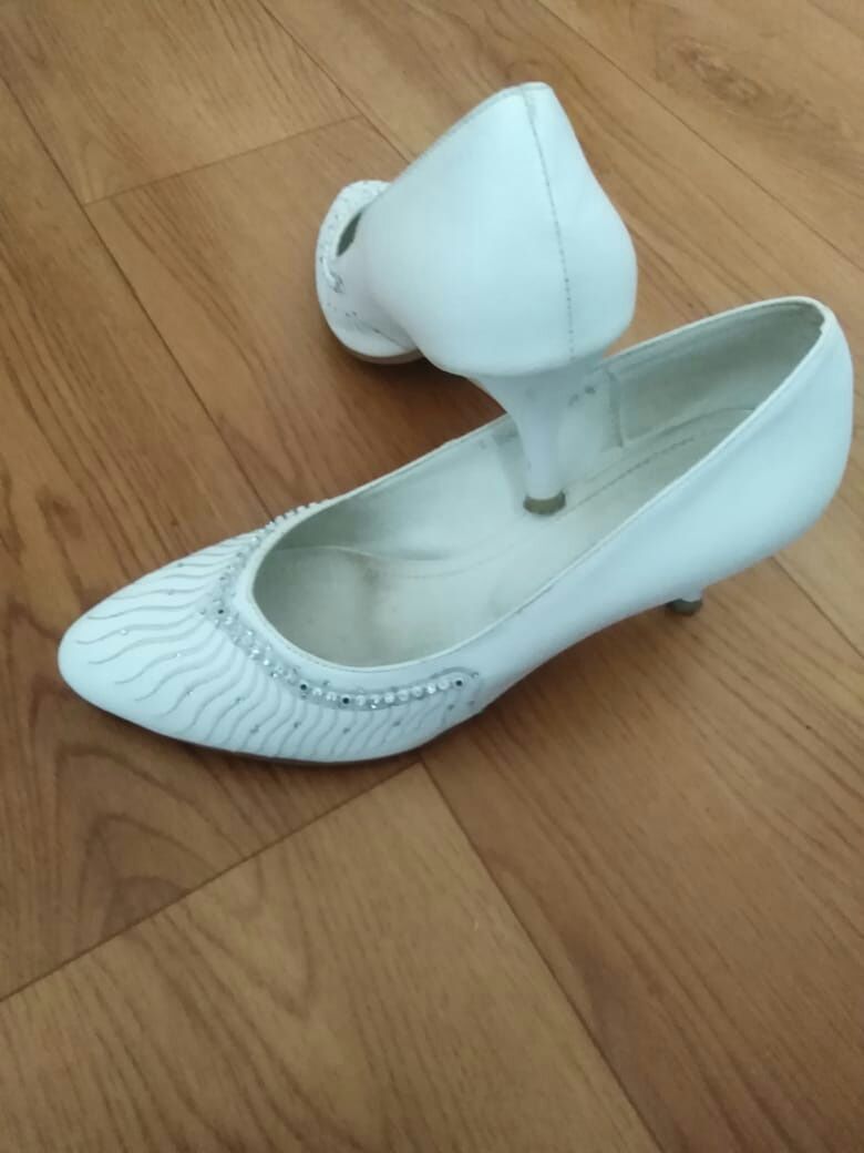 Продам свадебные туфли
