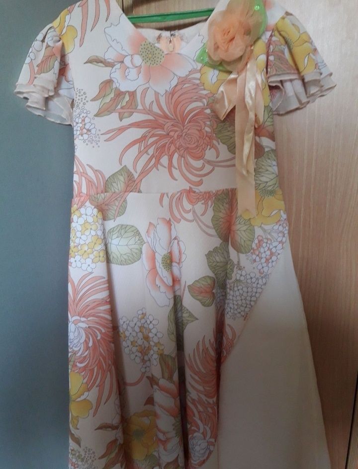 Продам платье с пайетками