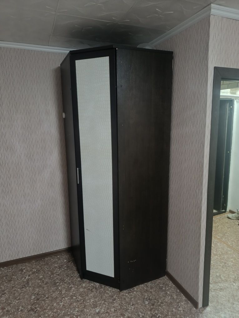 Угловой шкаф мебель