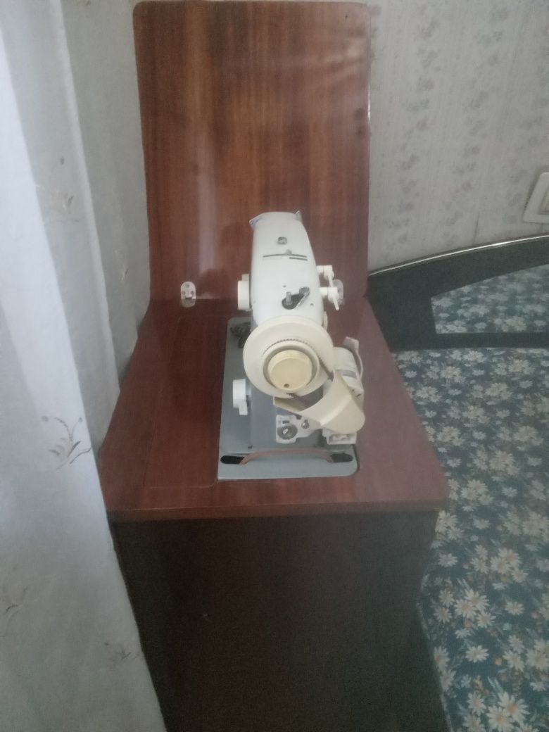 Продам... Машинку рвбочею в хорошем состоянии...