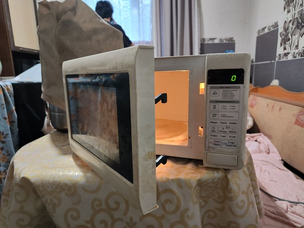 Продам микроволновую печь LG модель MB3949G