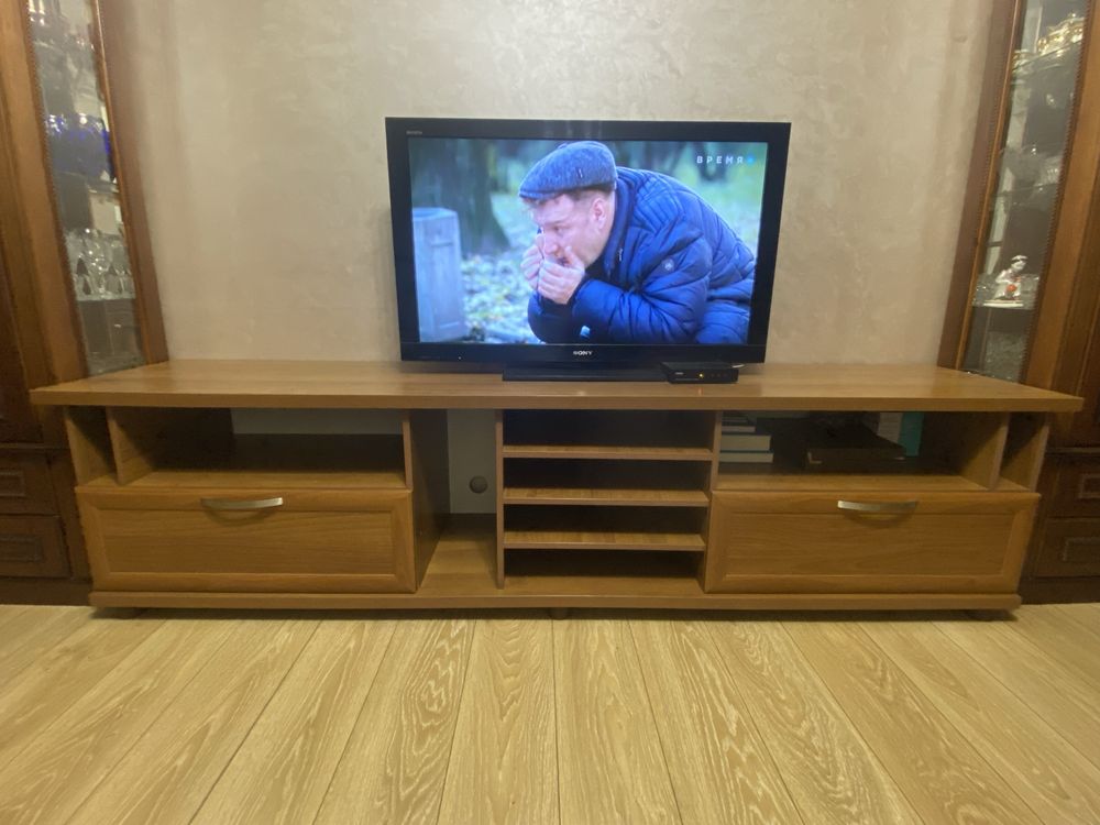 Тумба,под телевизор