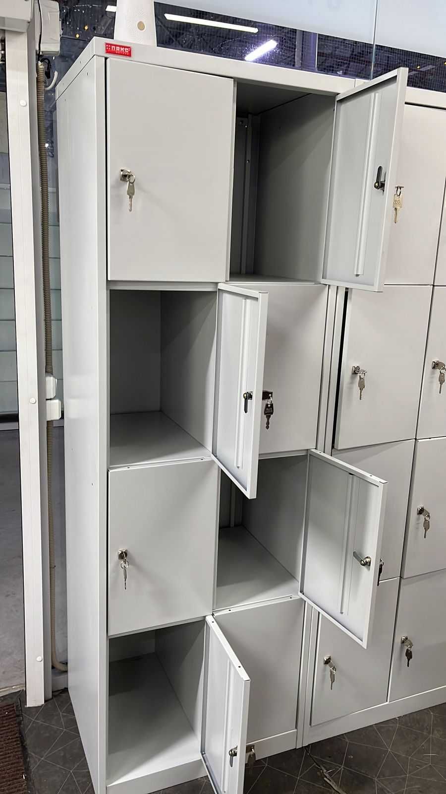 Торговое оборудование стелажи полки для магазина сумочницы г. Атырау