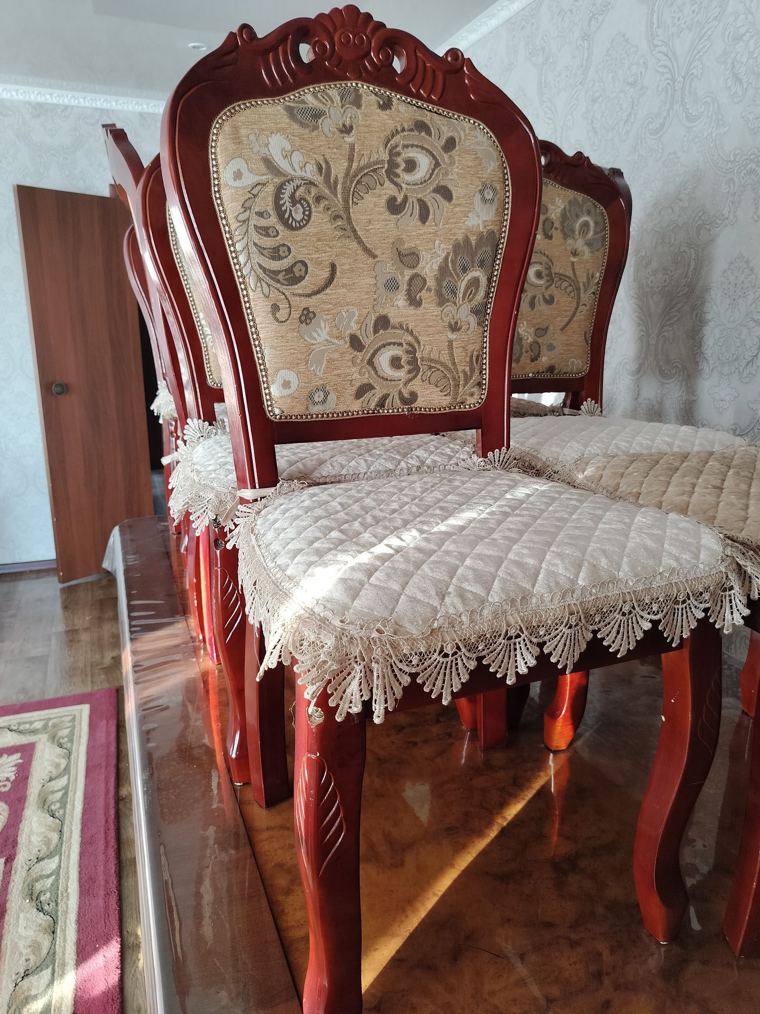 Продам стол со стульями
