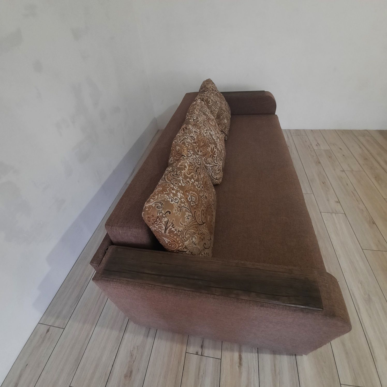 Двуспальный раскладной диван отличного качества