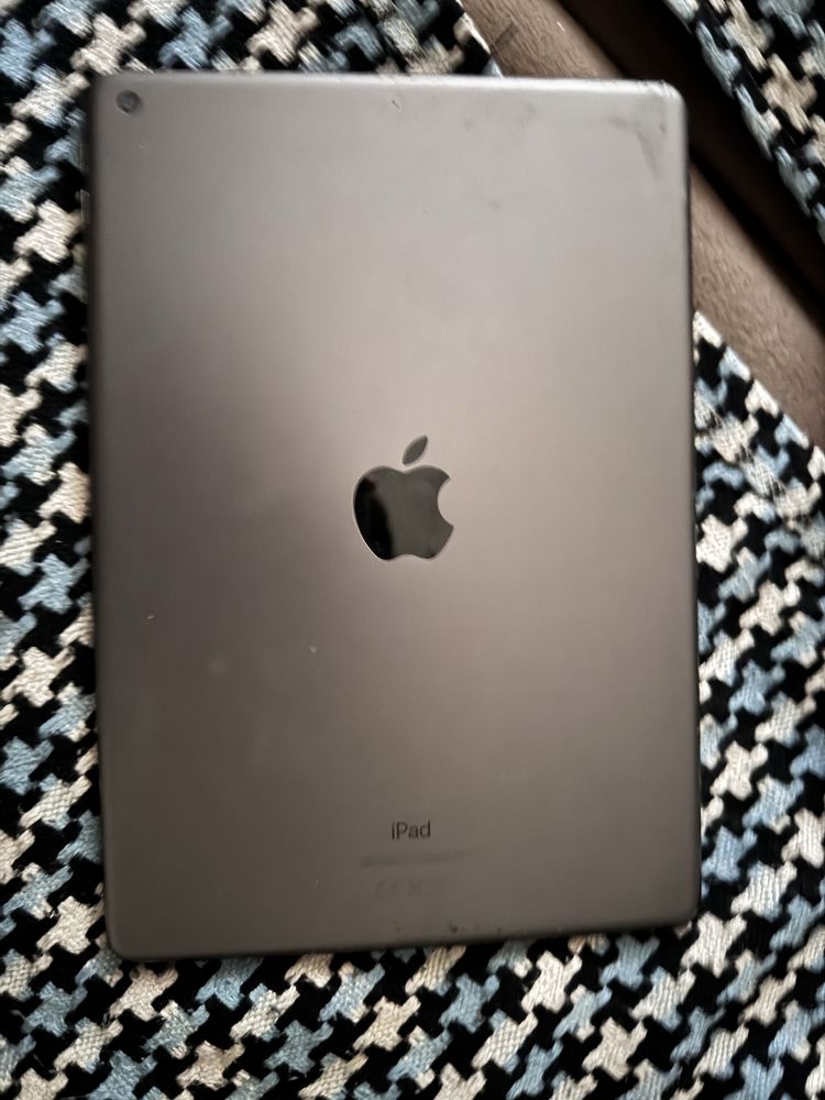 Ipad 2019 срочно продаю из за тупого братишки