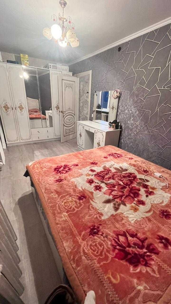 Продам 2 комн на 13мкр с ремонтом средний этаж