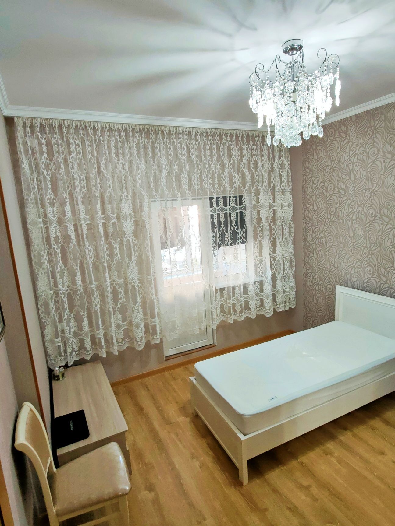 Продам кровать односпальная 90*200 и ортопедический матрас с защитой