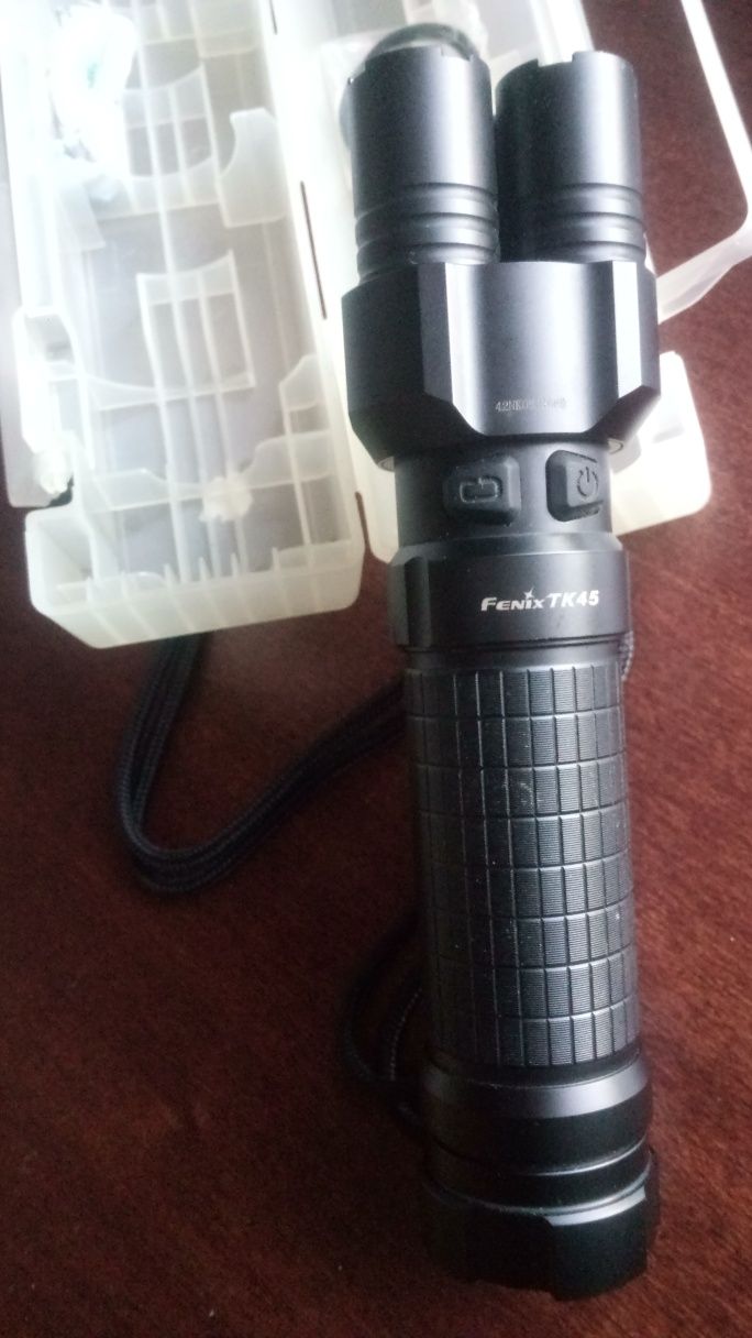 Светодиодный тактический фонарь Fenix TK45