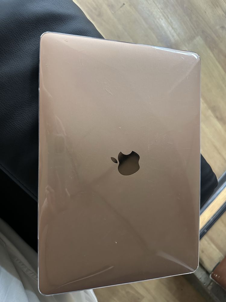 Продам Macbook в идеальном состояний