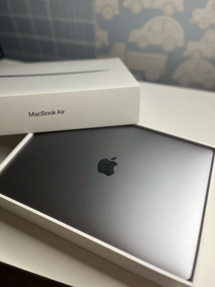 Срочно продам Macbook Air 2020 M1, 256/8GB
