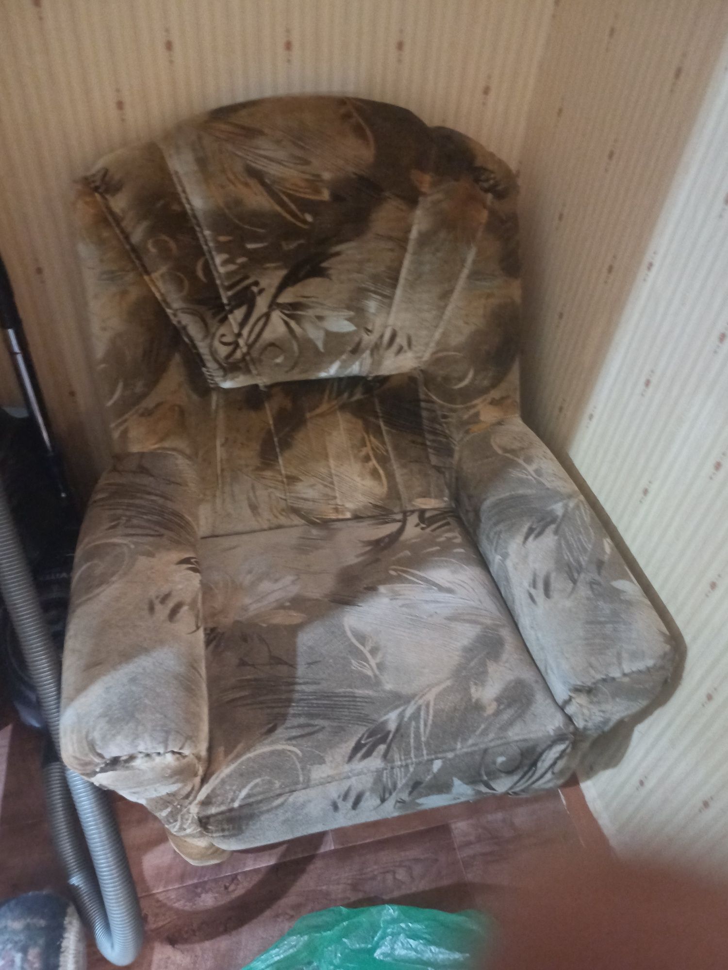 2 кресла, бесплатно, самовывоз.