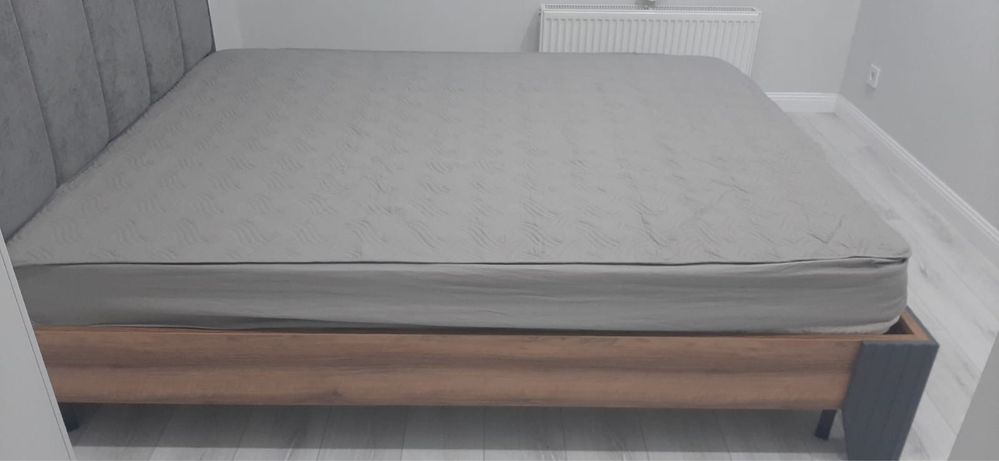 Кровать двуспальняя 160-200 и матрас