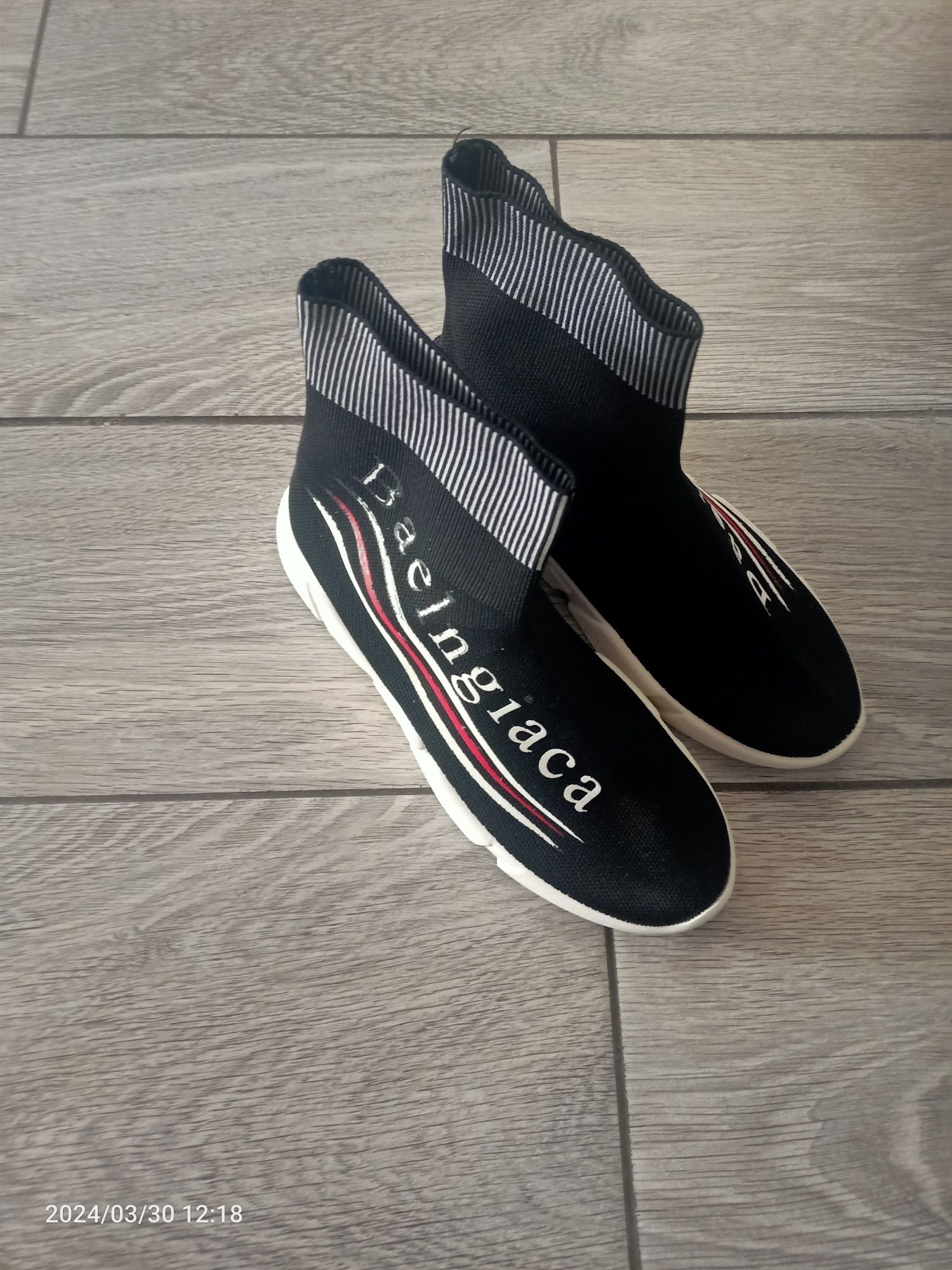 Продам макасины .