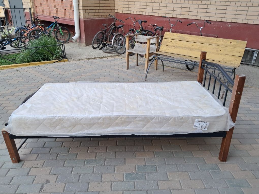 Продам кровать матрас новый